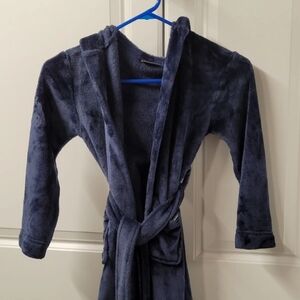 Eddie Bauer Robe Boys Size: XS 5-6 Adorable With Belt Kids